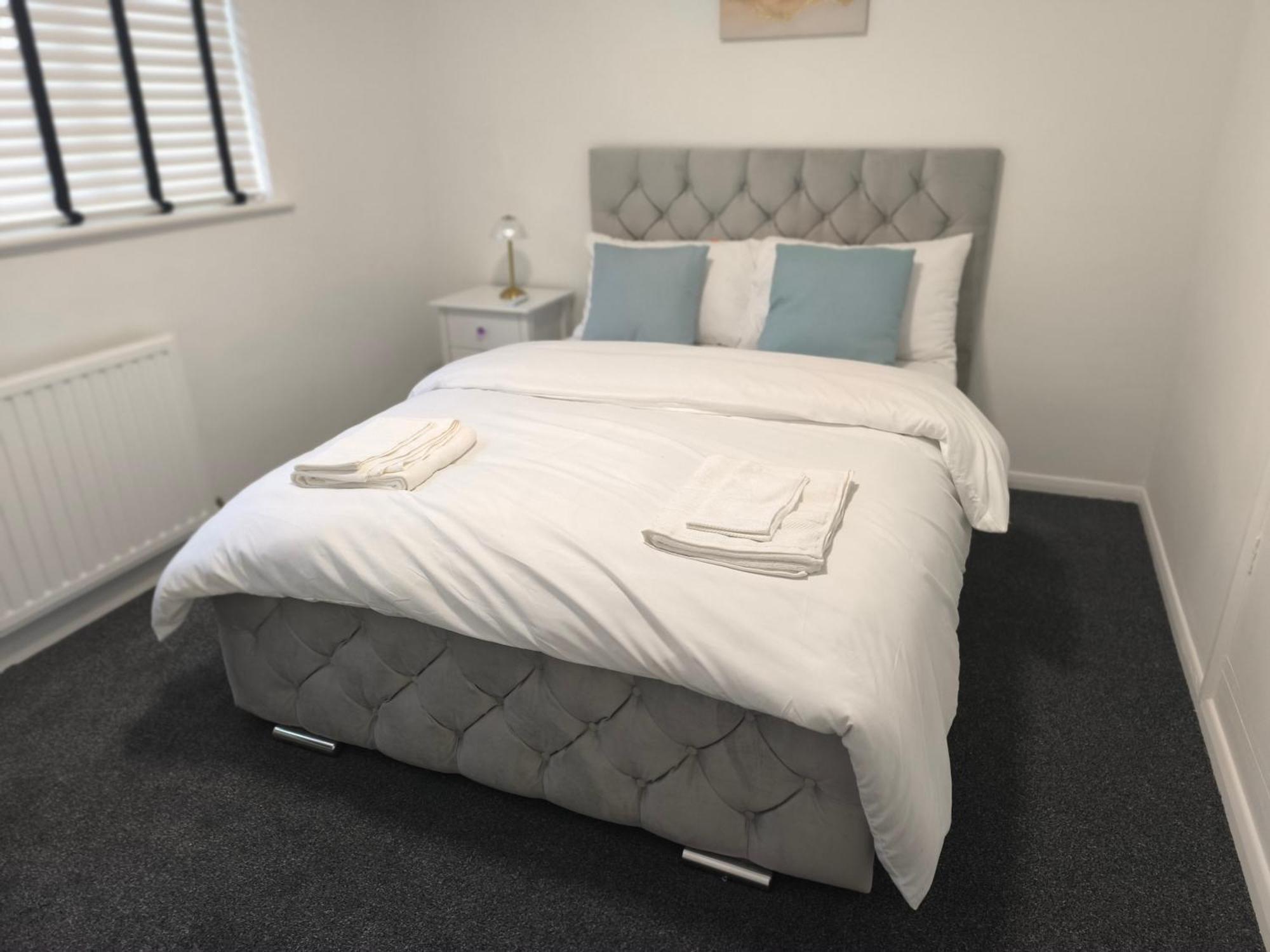 Sherwood Solace - 3 Bedroom * Southend-on-Sea